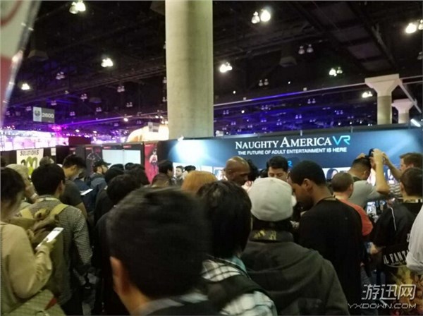 E3 2016:E3最最火爆的VR展臺(tái),還是和成人行業(yè)相關(guān) E3 2016:玩家熱情高漲 E3唯一成人VR展臺(tái)場(chǎng)面火爆