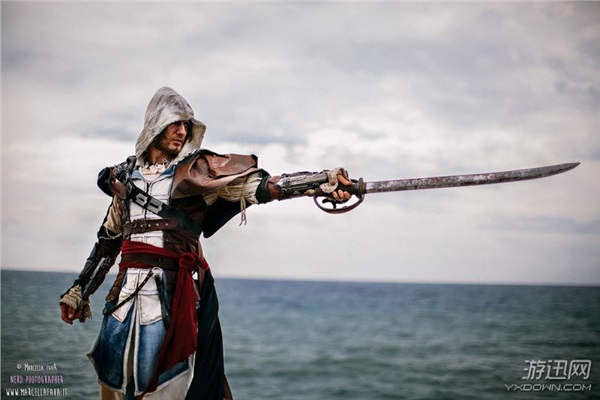 《刺客信條》神級(jí)Cos!帽兜大叔還原度逆天、帥過原作 《刺客信條》神級(jí)Cos!帽兜大叔還原度逆天、帥過原作