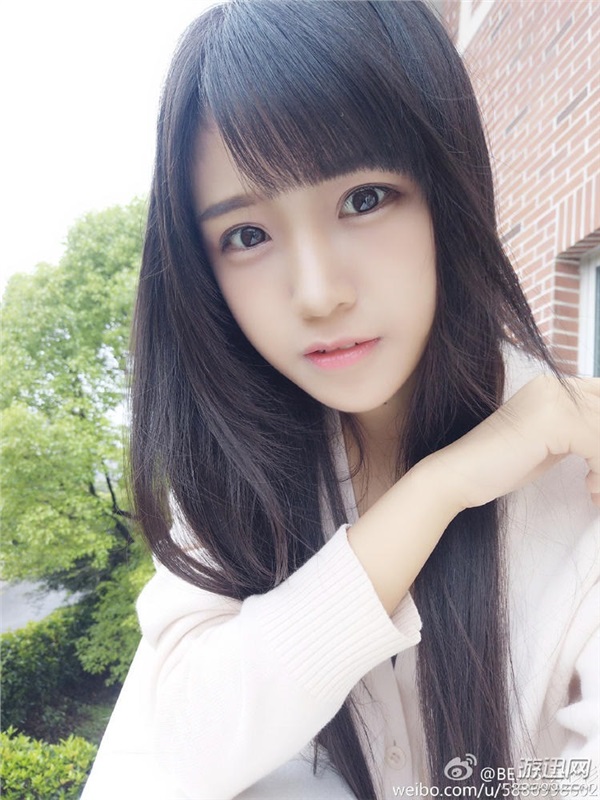“四萬年一遇的美少女”曝新照 喜歡吃老干媽拌雪糕?