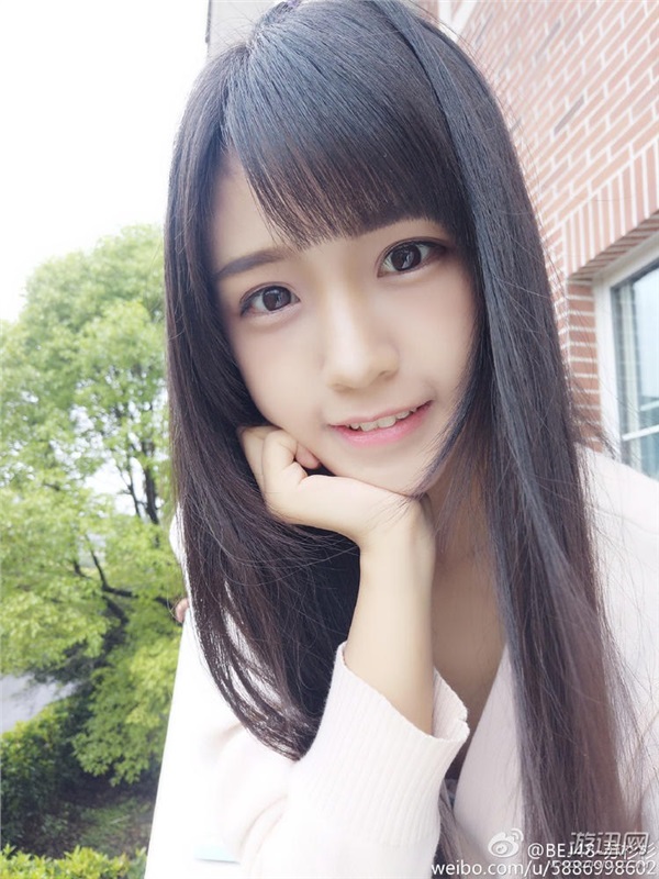 “四萬年一遇的美少女”曝新照 喜歡吃老干媽拌雪糕?