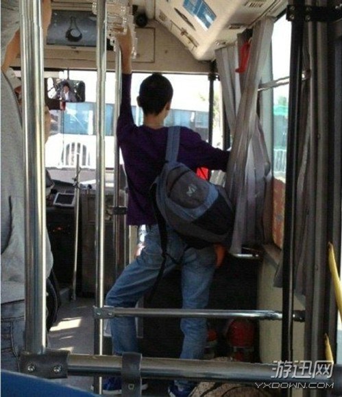 妹子,穿成這樣開車真的好嘛?爆笑內(nèi)涵囧圖(219)