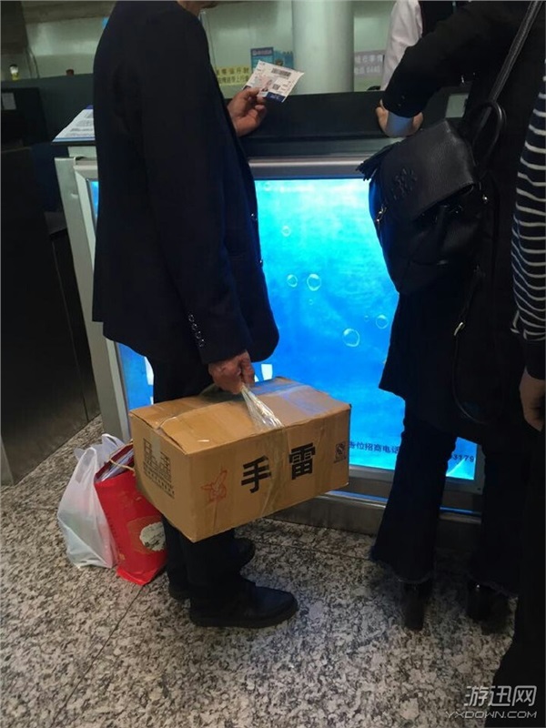 妹子,穿成這樣開(kāi)車真的好嘛?爆笑內(nèi)涵囧圖(219)
