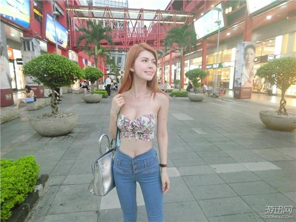 臺灣極品混血ShowGirl曬私照 網(wǎng)友:女體版哈利“波”特 臺灣極品混血ShowGirl曬私照 網(wǎng)友:女體版哈利“波”特