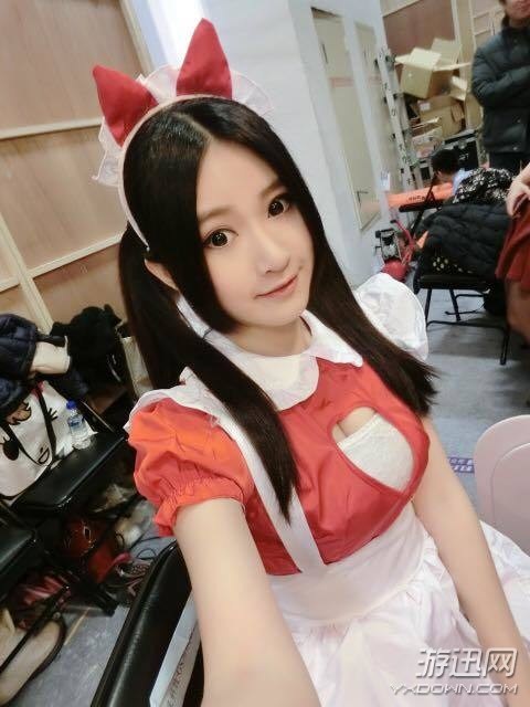 臺灣主播沉迷《守望先鋒》 有這樣的美腿不怕帶不動(圖)