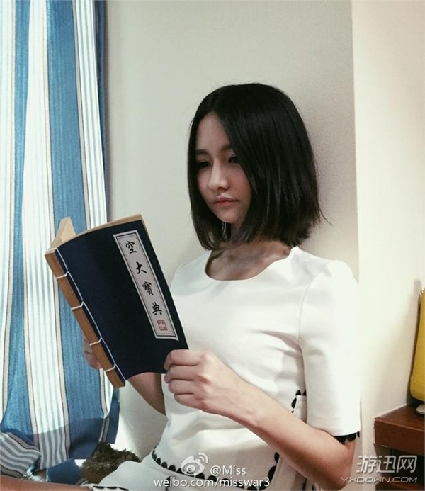 LOL主播Miss曬12年自拍照 網(wǎng)友:4年了該小的地方還是小